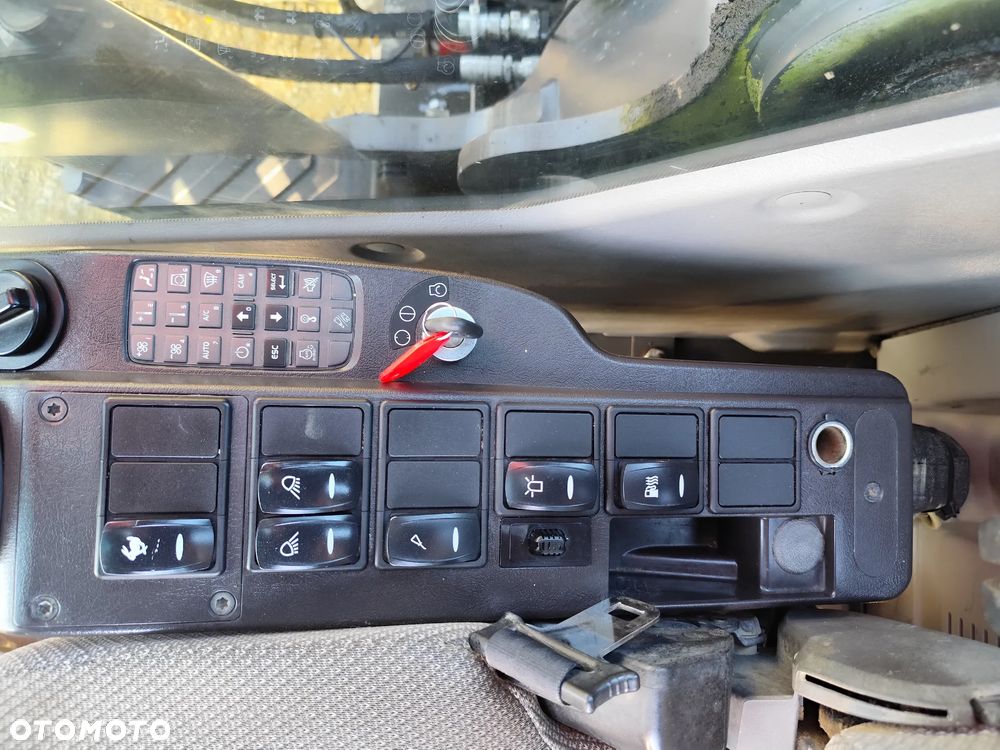 Volvo EC 210 CL - 10