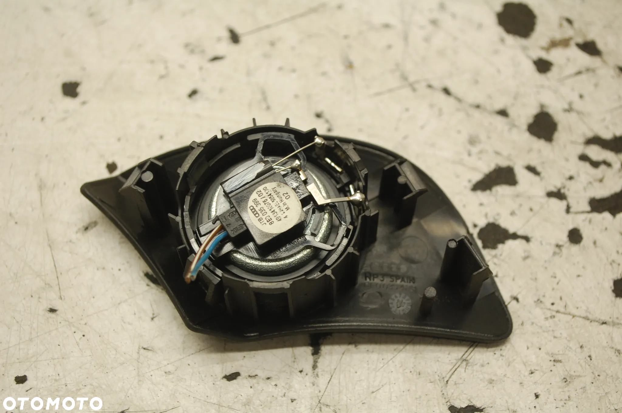KRATKA GŁOŚNIKA PRAWA LEWA 8E0035424 8E0035423 AUDI A4 B7 B6 - 9