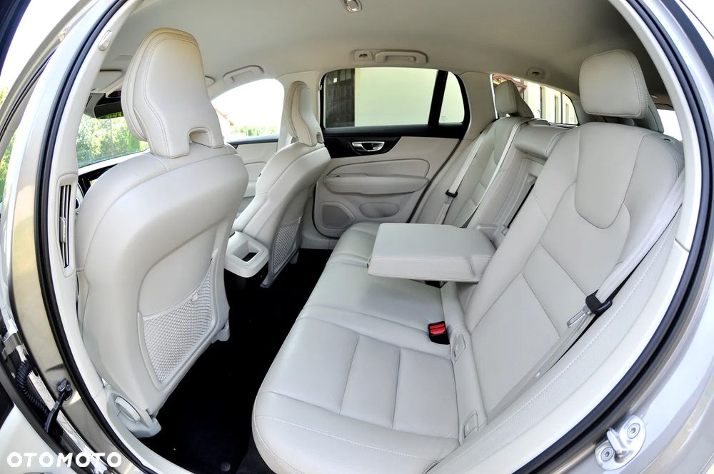 Volvo V60 B4 D Geartronic Momentum - 27