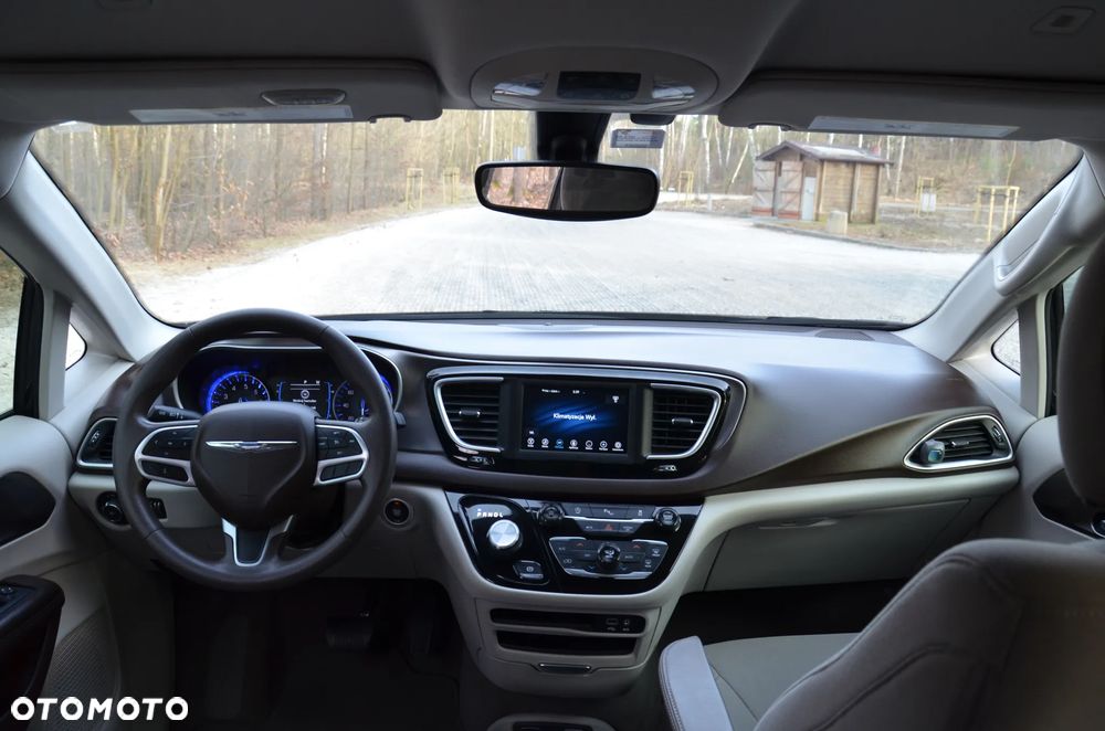 Chrysler Pacifica - 11