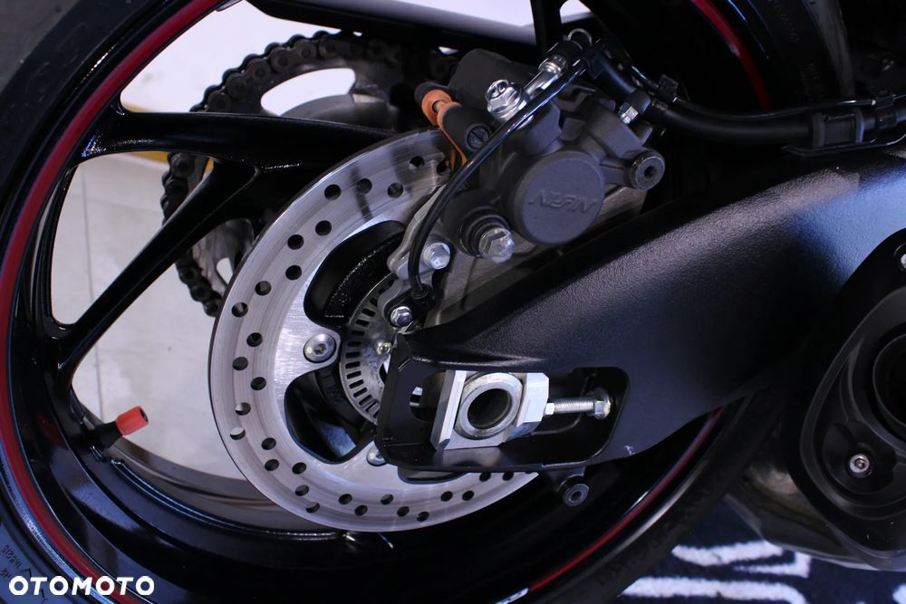 Suzuki GSX - 18