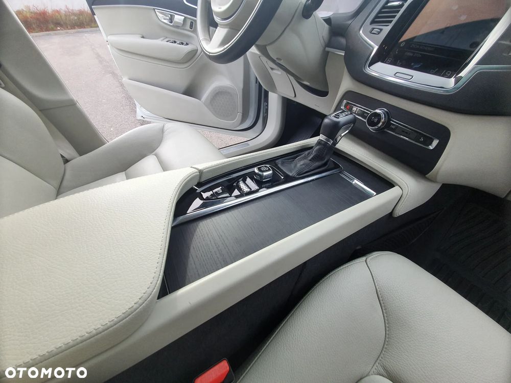 Volvo XC 90 T6 AWD Momentum Pro 7os - 25