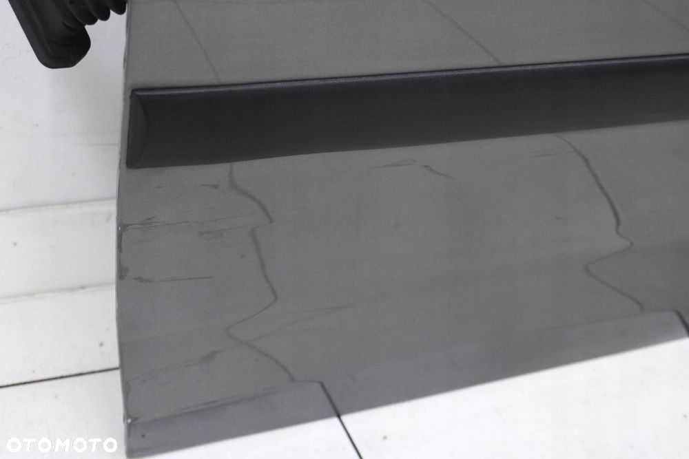 VW GOLF V 5 PLUS 2005R- DRZWI LEWE LEWY TYŁ TYLNE LA7T - KOD LAKIERU - 9