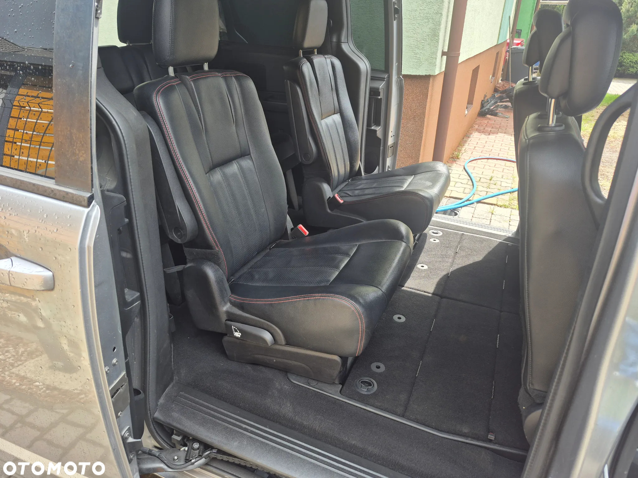 Dodge Grand Caravan - 33