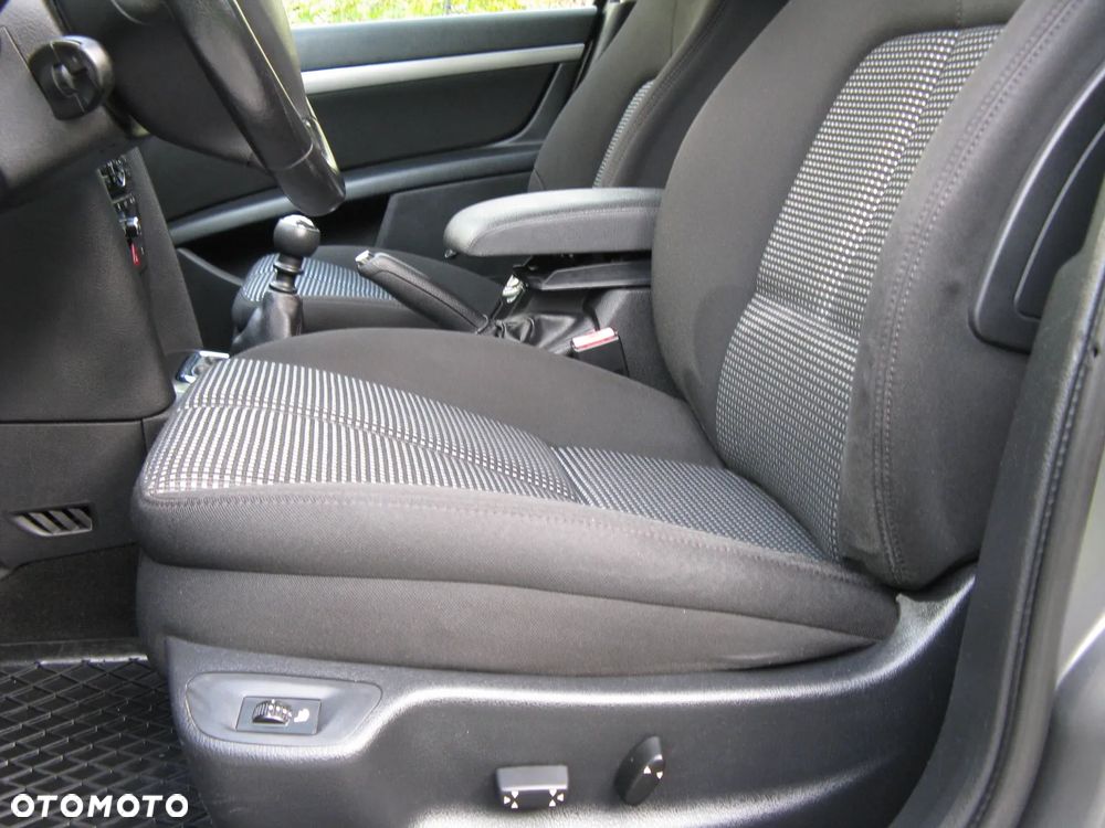 Peugeot 407 2.0 HDI Premium - 21