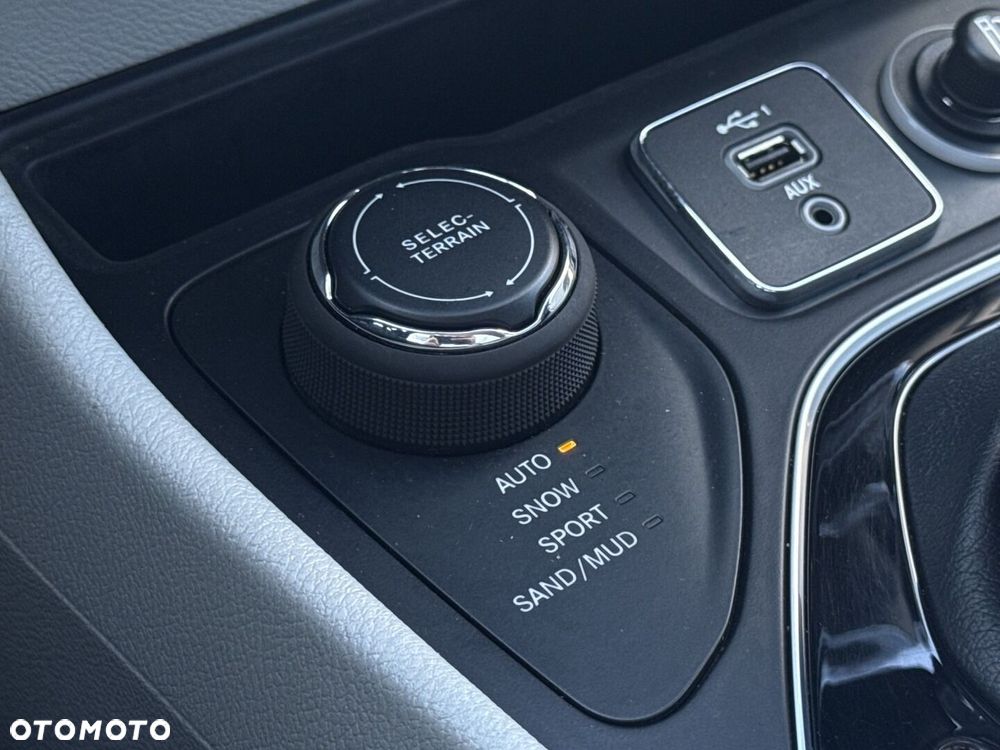 Jeep Cherokee - 16