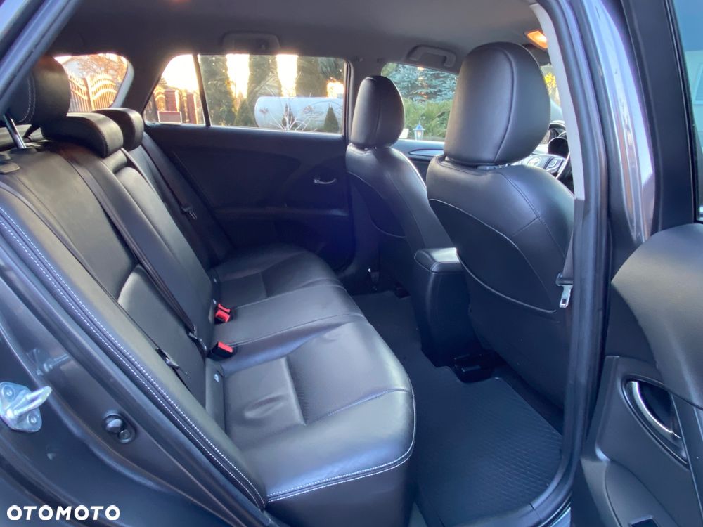 Toyota Avensis 2.0 D-4D Premium - 12