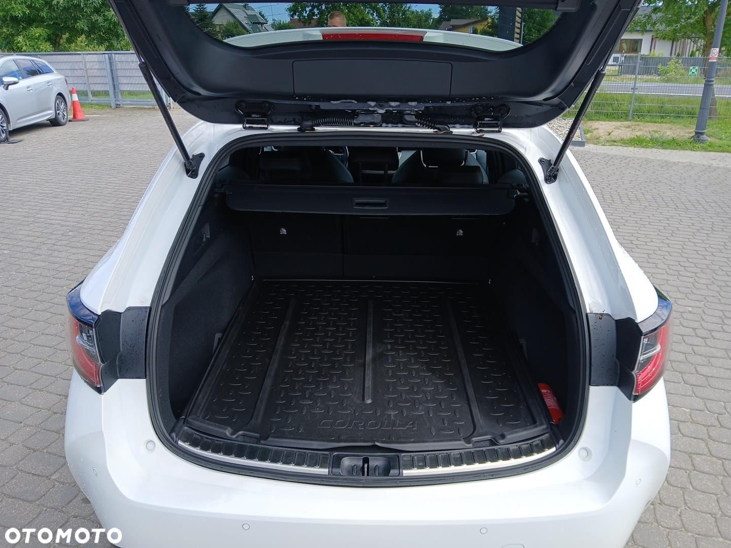Toyota Corolla 1.8 Hybrid GPF Executive - 27