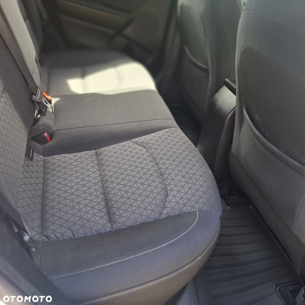 Kia Ceed - 11