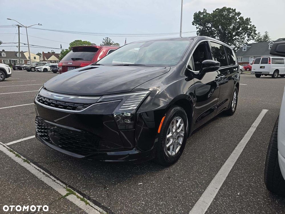 Chrysler Pacifica - 2