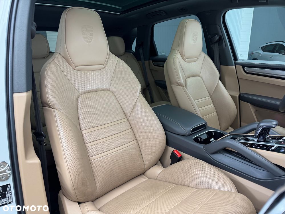Porsche Cayenne - 25