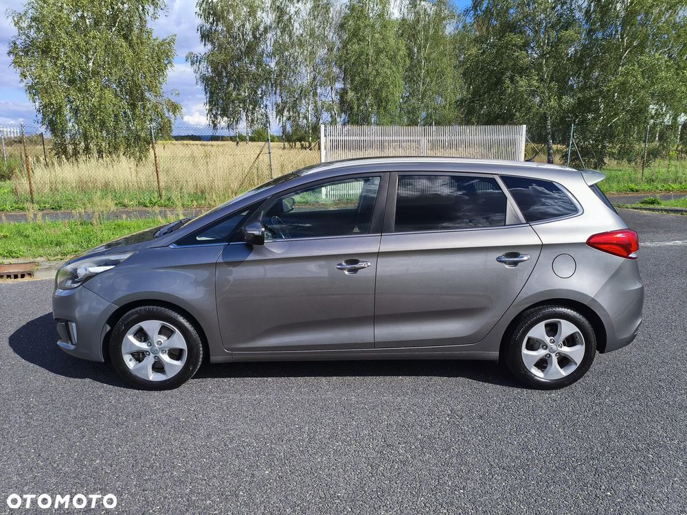 Kia Carens - 8