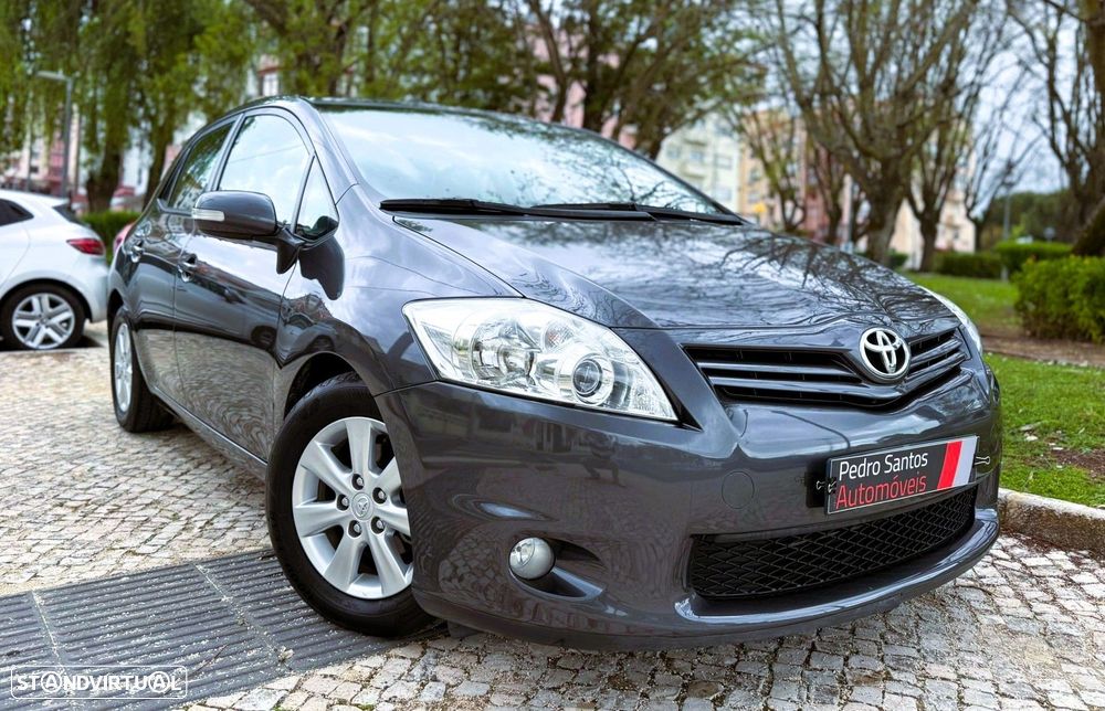 Toyota Auris 1.4 D-4D Sol - 1