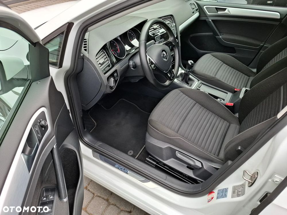 Volkswagen Golf 1.2 TSI BlueMotion Technology Cup - 33