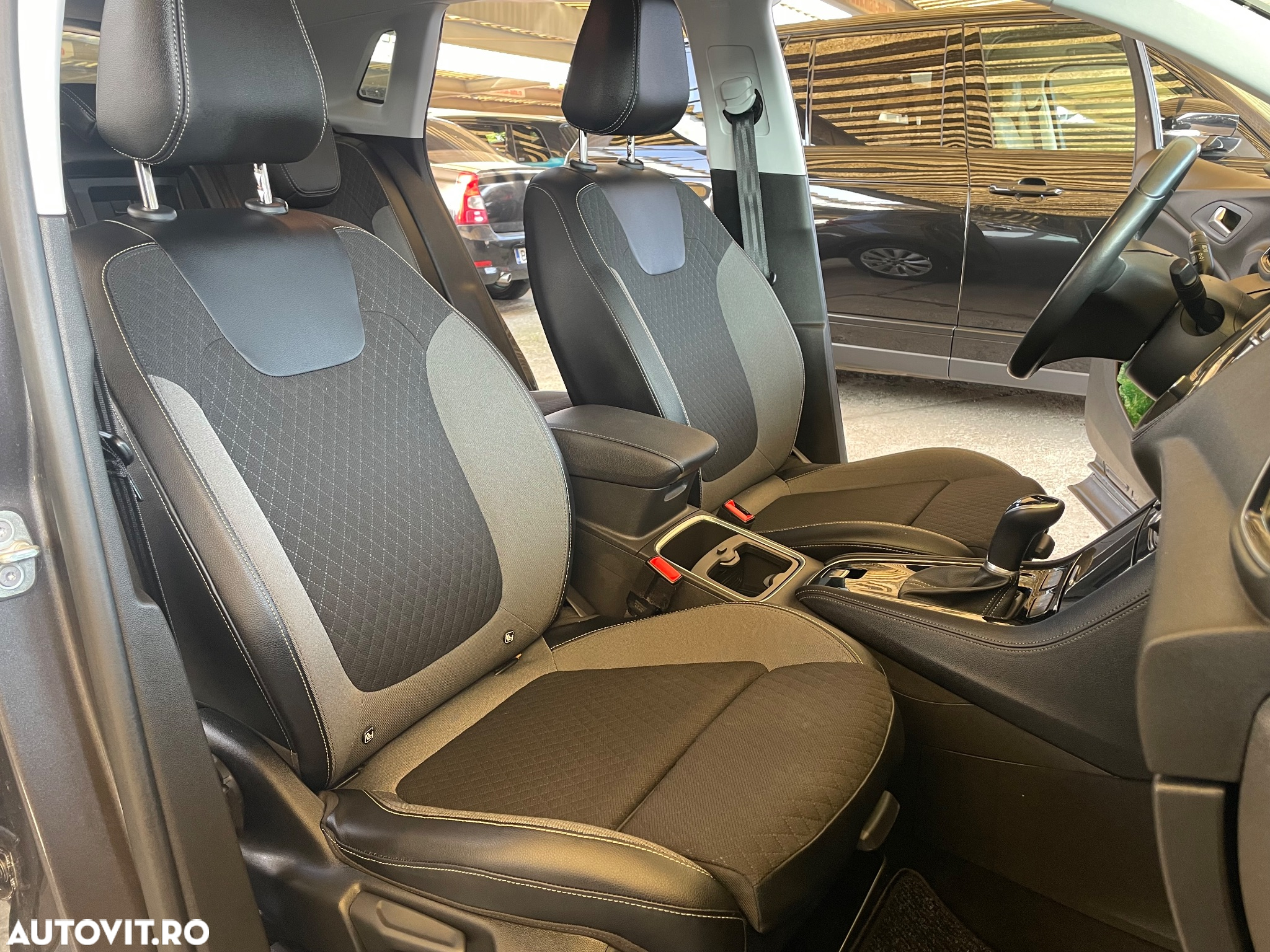 Opel Grandland X 2.0 START/STOP Aut. Design Line - 34