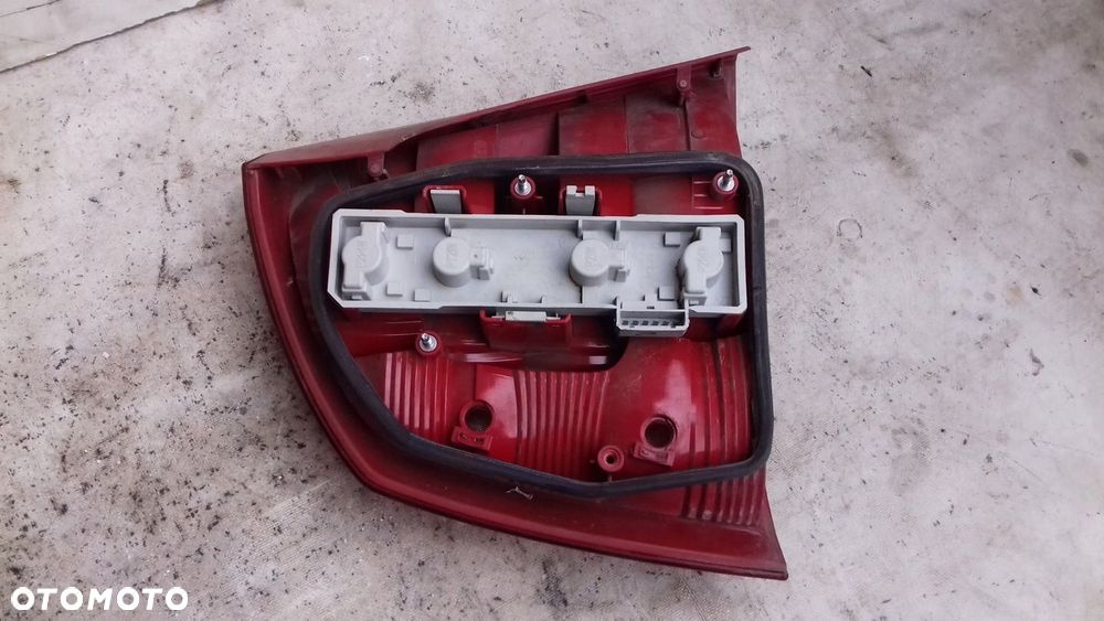 LAMPA PRAWY TYŁ TYLNA SKODA OCTAVIA II HB 04-08 - 3