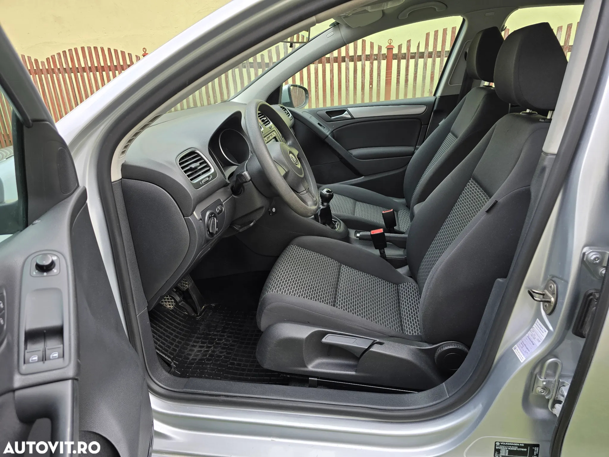Volkswagen Golf 1.6 TDI DPF Comfortline - 6