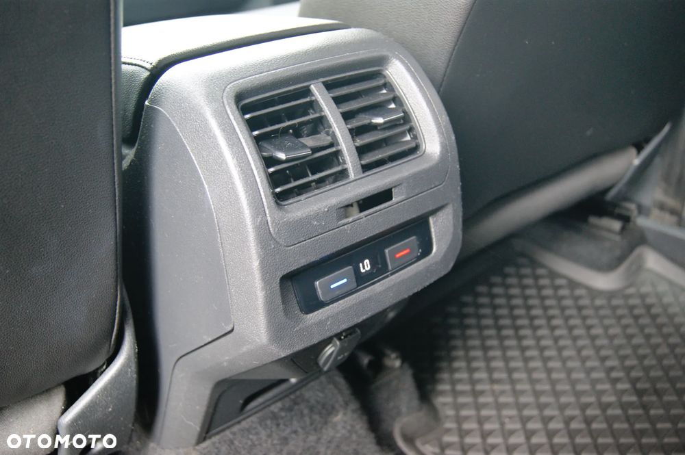 Volkswagen Touran 2.0 TDI SCR DSG Comfortline - 20