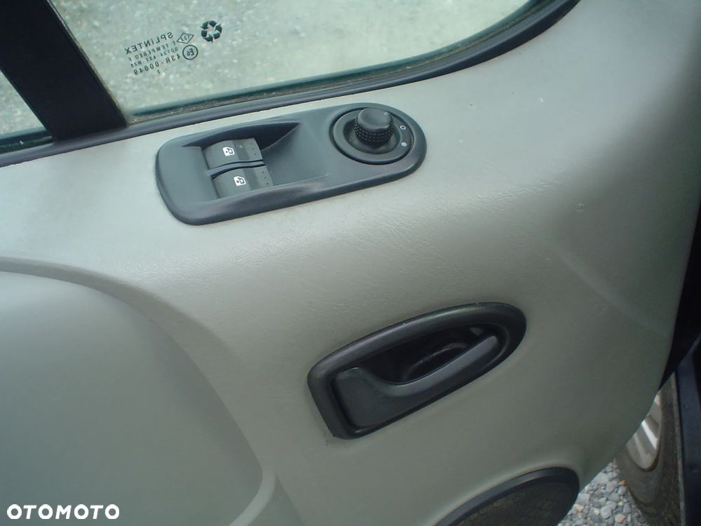 Renault TRAFIC - 16