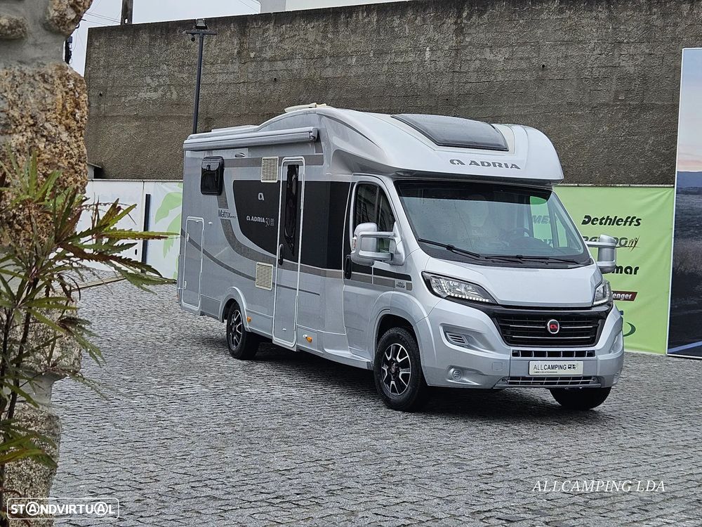 Adria Matrix M670SBC 50 YEARS 5 LUGARES DE LIVRETE CAMA CENTRAL + BASCULANTE - 10