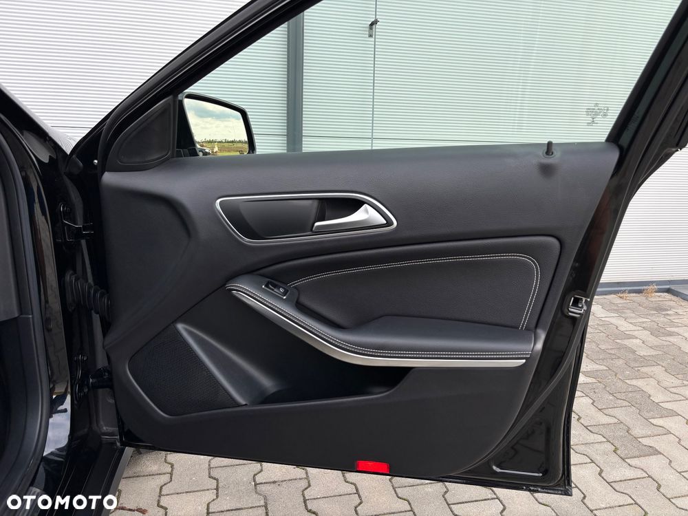 Mercedes-Benz GLA 200 Urban - 30
