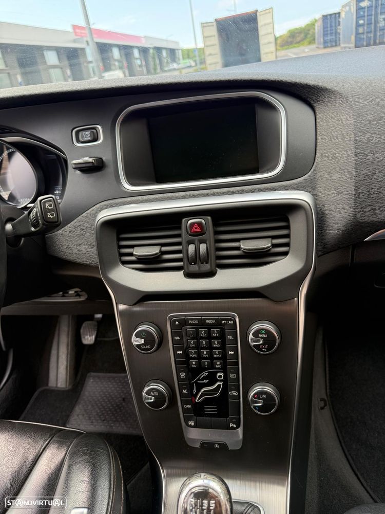 Volvo V40 Cross Country - 11