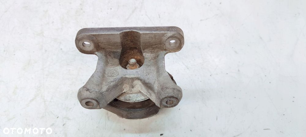 ŁAPA PODUSZKA SKRZYNI AUDI A4 B6 B7 8E0399115F - 3