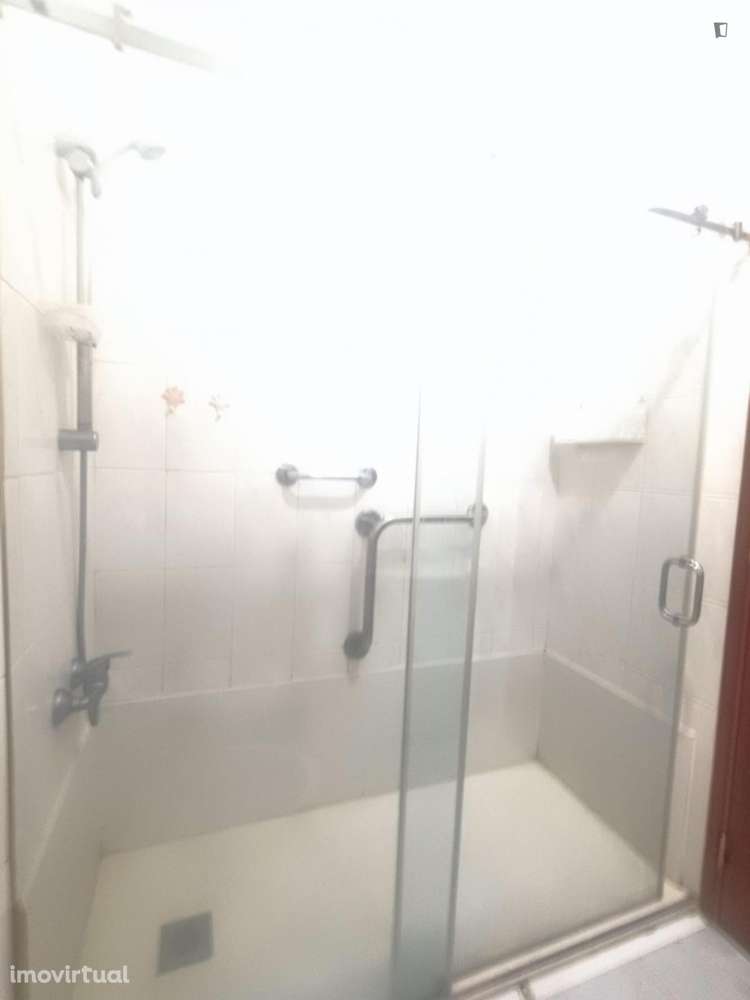 Quarto - localizado em Setubal - Grande imagem: 2/10