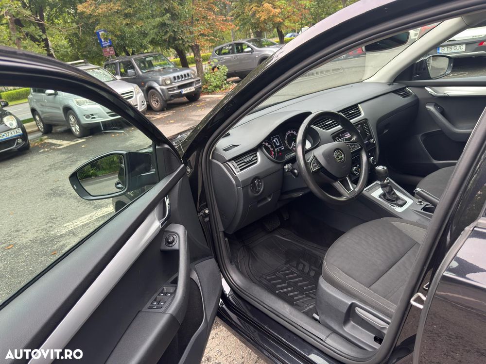 Skoda Octavia 1.6 TDI DSG Ambition - 5