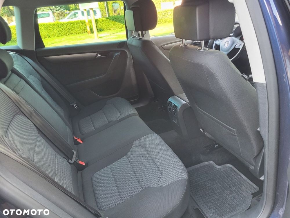 Volkswagen Passat - 24