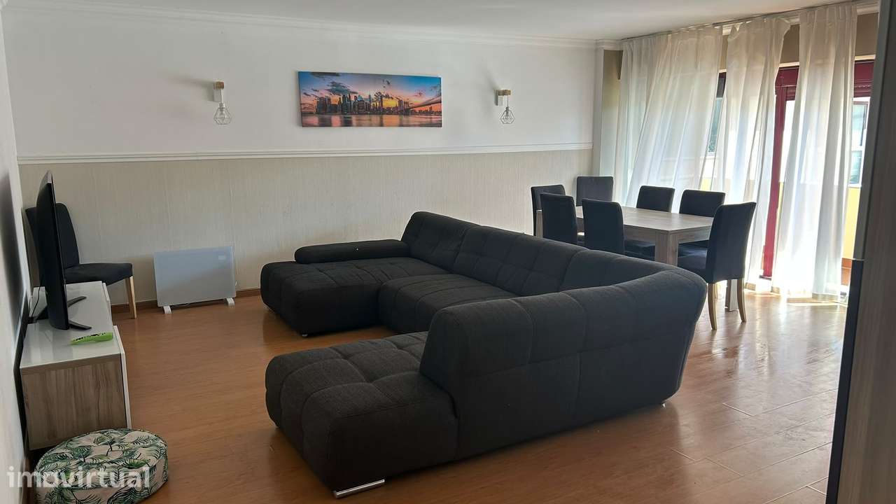 Apartamento T3  mobilado, situado no prestigiado Edifício Plaza Center - Grande imagem: 2/24