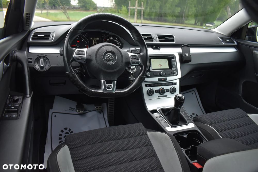 Volkswagen Passat 2.0 TDI BlueMotion Technology R-Line - 25