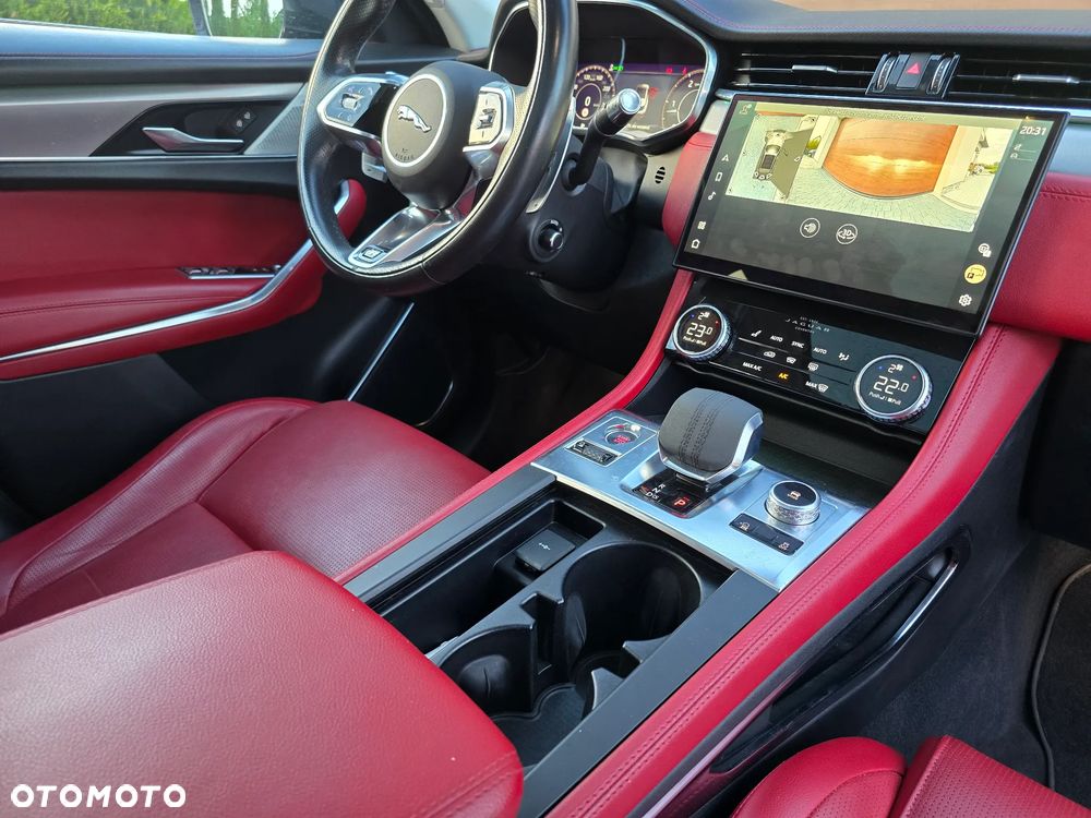 Jaguar F-Pace D200 AWD R-Dynamic S - 33