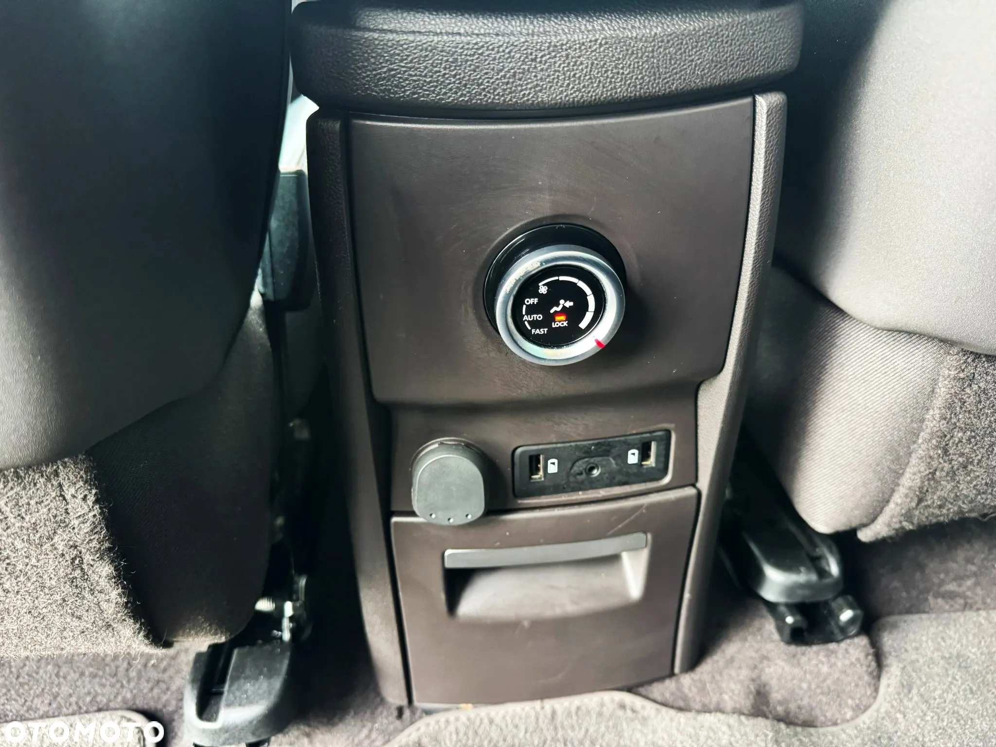 Renault Espace 1.6 dCi Energy Initiale Paris EDC 7os - 28