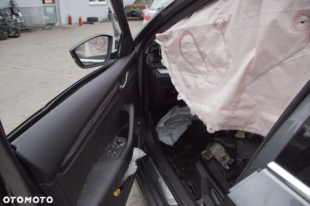 Auto na części - Skoda Octavia IV Lift 1.5 TSI 150 KM DXDB WGS LF7C 2024R Drzwi Zderzak Lampa Lusterko Klamka Szyba Deska Kokpit Sterownik Moduł Czujnik Licznik Wyświetlacz Panel Kierownica - 11