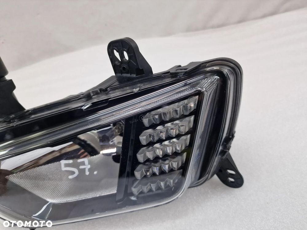 VW POLO VI 6 2G0 17- PRAWY LED / DRL HALOGEN , ŁADNY , NR 2G0941662 , NR AUKCJI LPP57 - 4