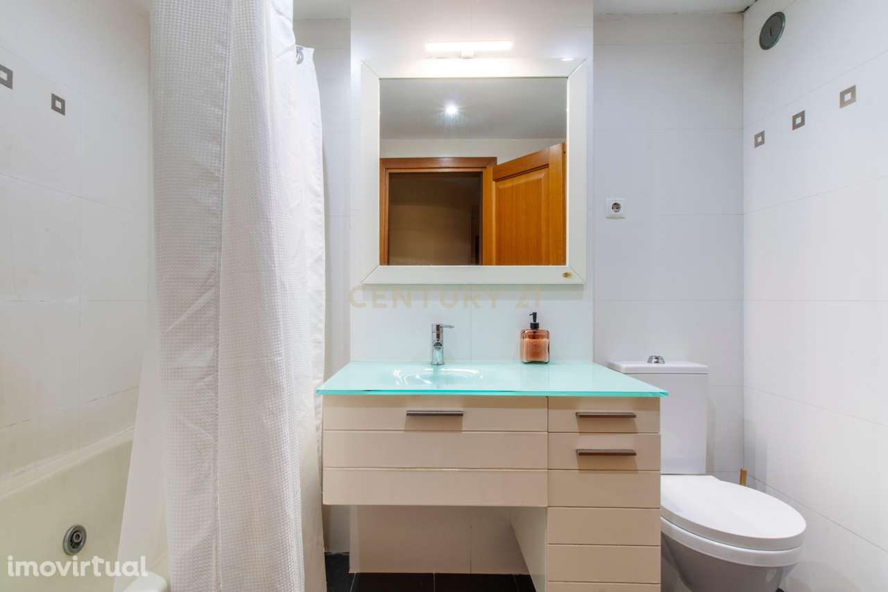 Espaçoso T3 com Varanda em Caparica, Almada - Grande imagem: 5/55