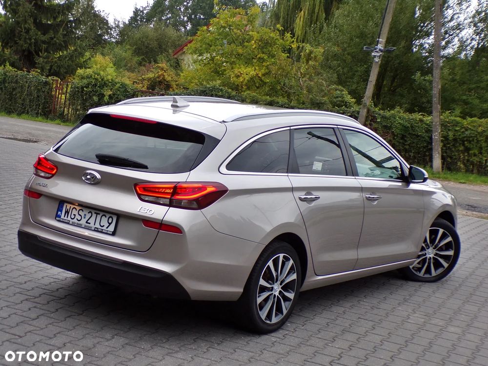 Hyundai i30 blue Kombi 1.6 CRDi Premium - 12