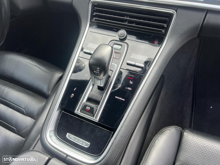 Porsche Panamera 4 E-Hybrid - 8