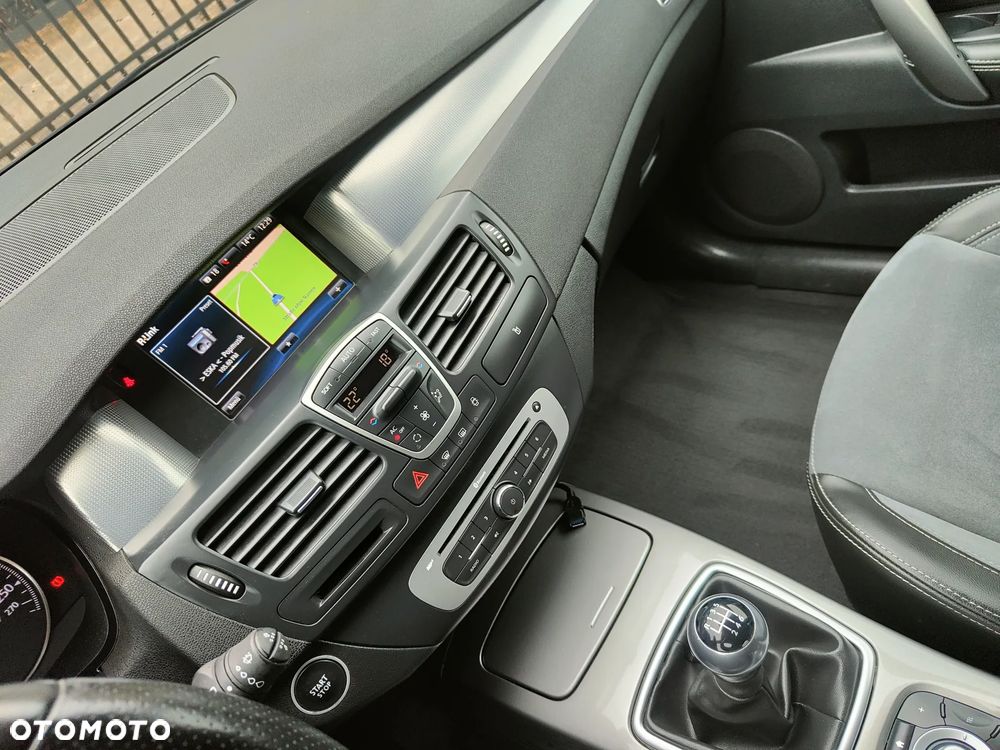 Renault Laguna dCi 150 FAP GT - 14
