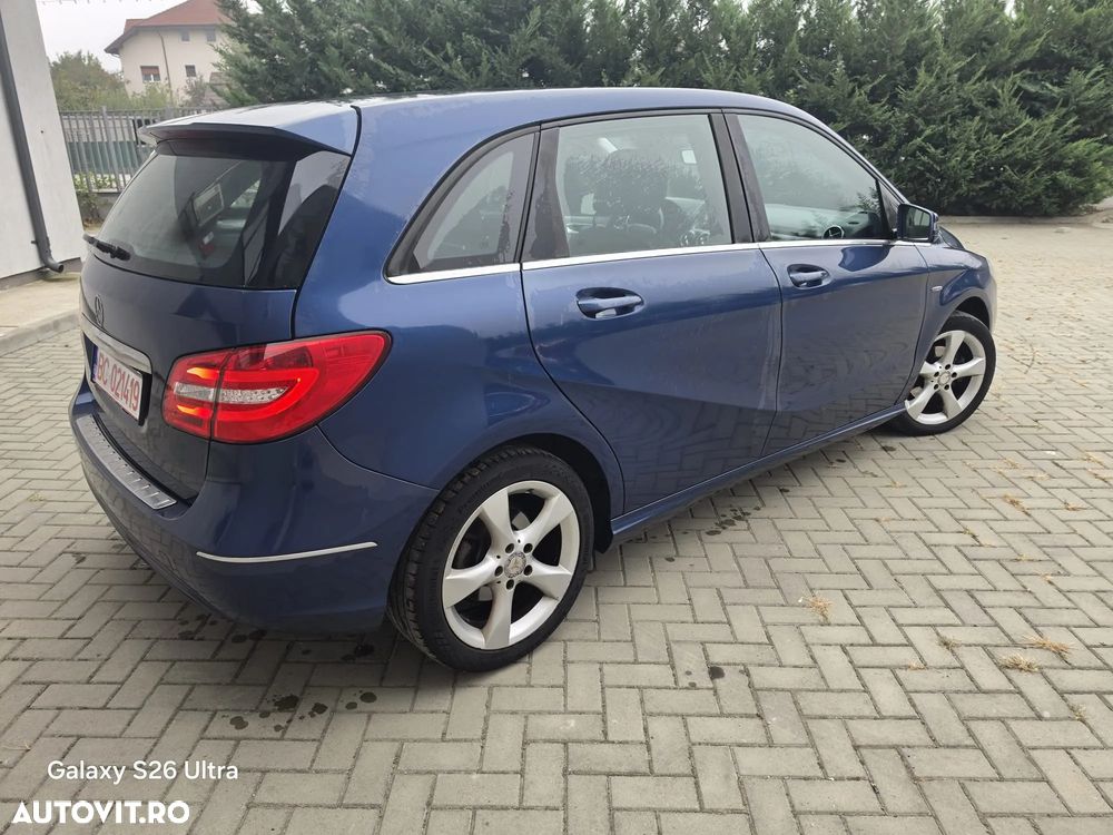 Mercedes-Benz B 180 2012 photo 2