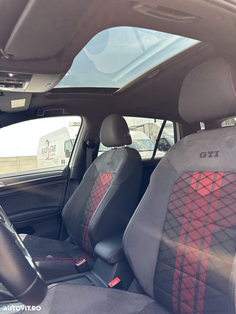 Volkswagen Golf - 25