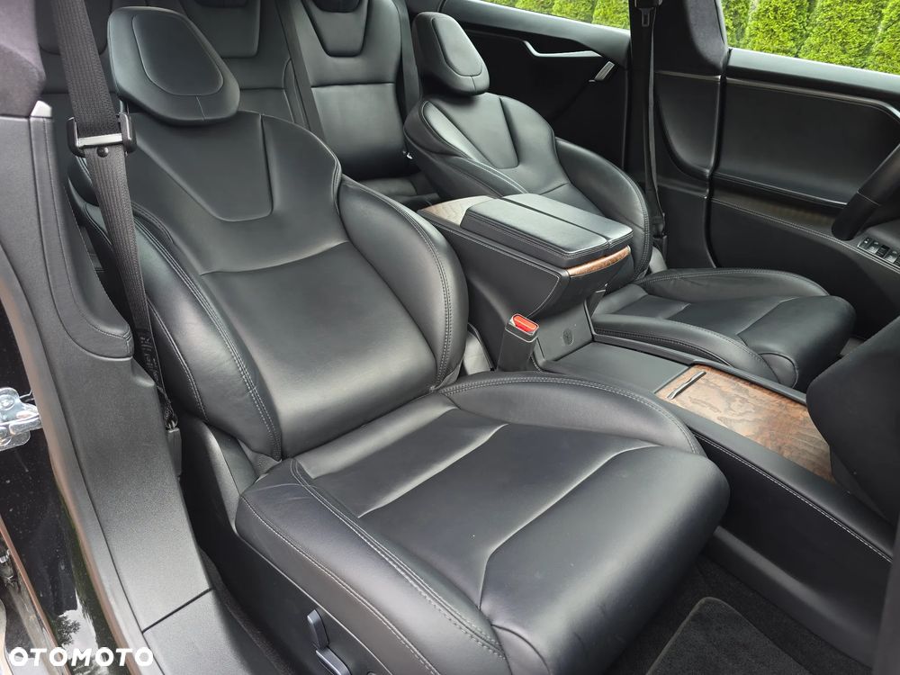 Tesla Model S - 17