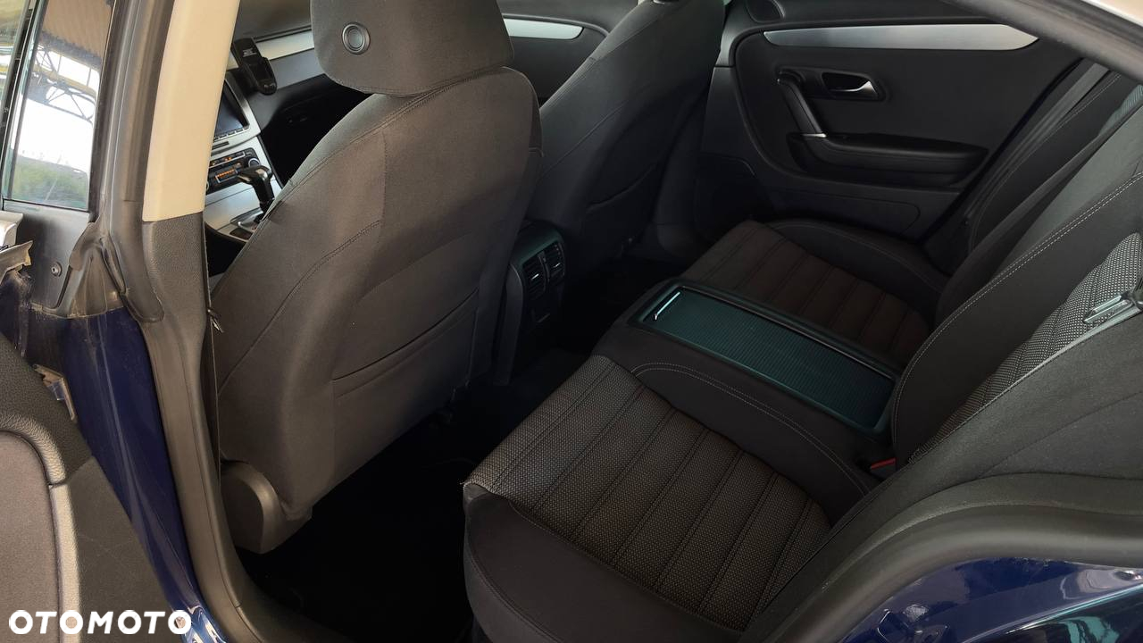 Volkswagen Passat - 12