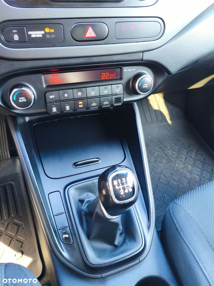 Kia Carens - 29