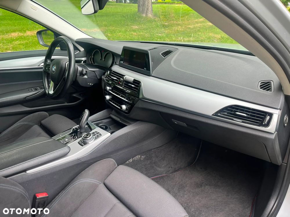 BMW Seria 5 520d Sport Line - 23