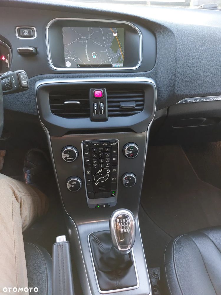 Volvo V40 Cross Country - 21