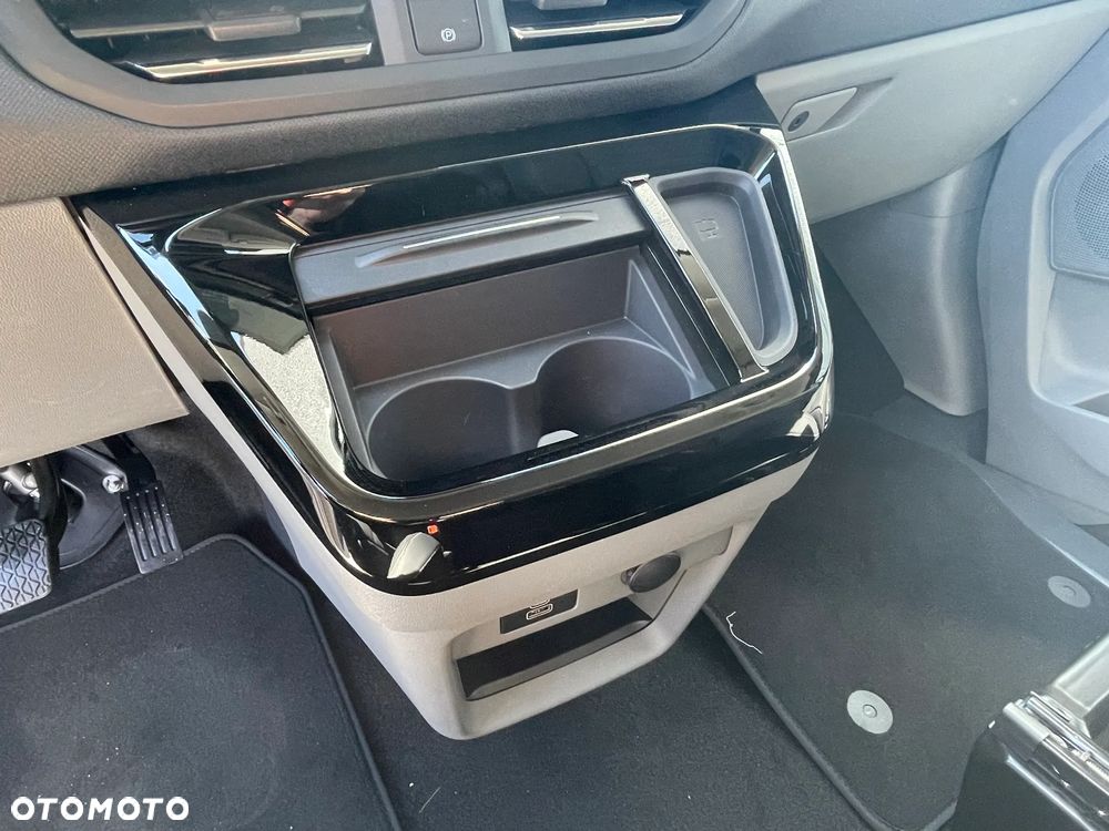 Ford Tourneo Custom - 23