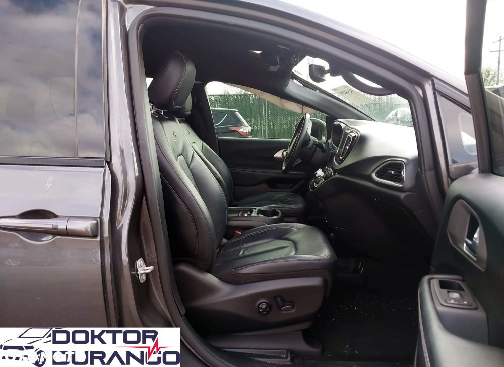 Chrysler Pacifica - 11