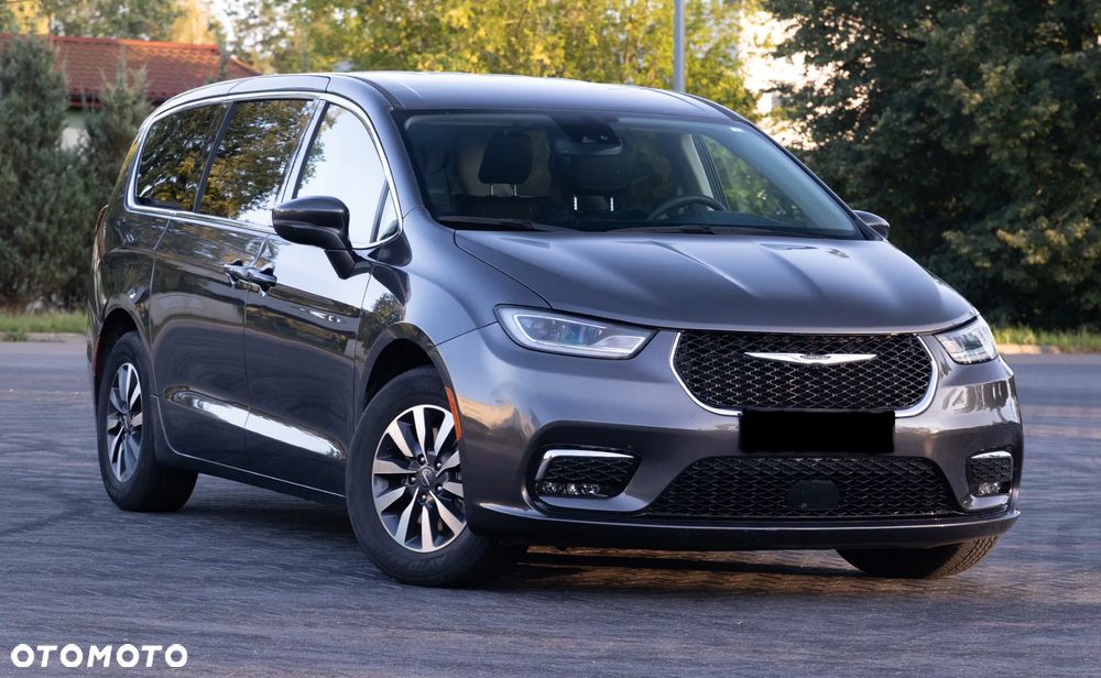 Chrysler Pacifica - 1